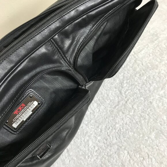 TUMI Black Leather 15" x 11" Soft Side Briefcase - Picture 15 of 16